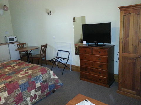 Sonbern Lodge Motel - Australia Accommodation 36