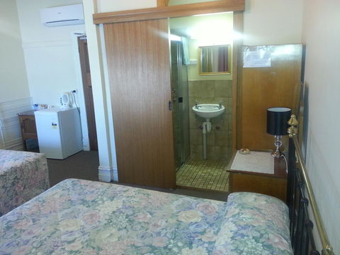 Sonbern Lodge Motel - Australia Accommodation 32