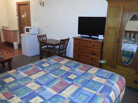 Sonbern Lodge Motel - Australia Accommodation 23