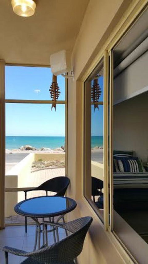 Acaill Accommodation Esplanade Living Self Check-In Self Check-Out - Australia Accommodation 18