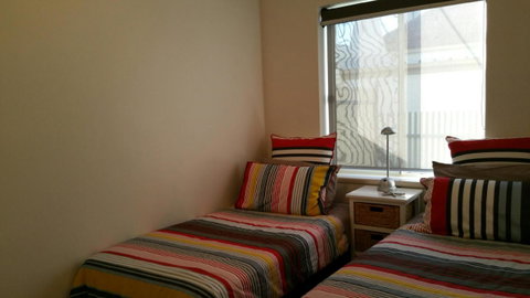 Acaill Accommodation Esplanade Living Self Check-In Self Check-Out - Australia Accommodation 25