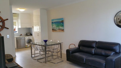 Acaill Accommodation Esplanade Living Self Check-In Self Check-Out - Australia Accommodation 2