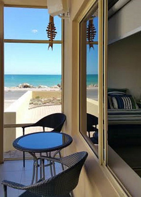 Acaill Accommodation Esplanade Living Self Check-In Self Check-Out - Australia Accommodation 38