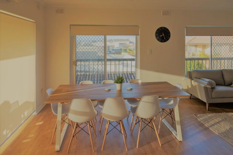 Henley Beach South, Amazing Views, Huge Private Balcony! - Australia Accommodation 10