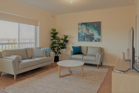 Henley Beach South, Amazing Views, Huge Private Balcony! - Australia Accommodation 2