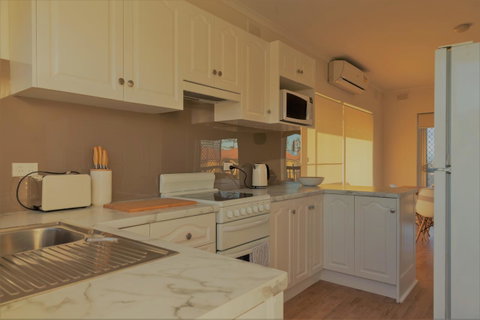 Henley Beach South, Amazing Views, Huge Private Balcony! - Australia Accommodation 16