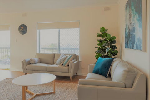 Henley Beach South, Amazing Views, Huge Private Balcony! - Australia Accommodation 3