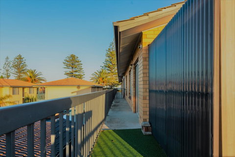 Henley Beach South, Amazing Views, Huge Private Balcony! - Australia Accommodation 19
