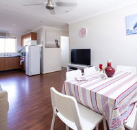 Aurora Holiday Apartment West Beach - Australia Accommodation