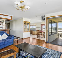 Rocks Retreat House with Sea Views - Australia Accommodation