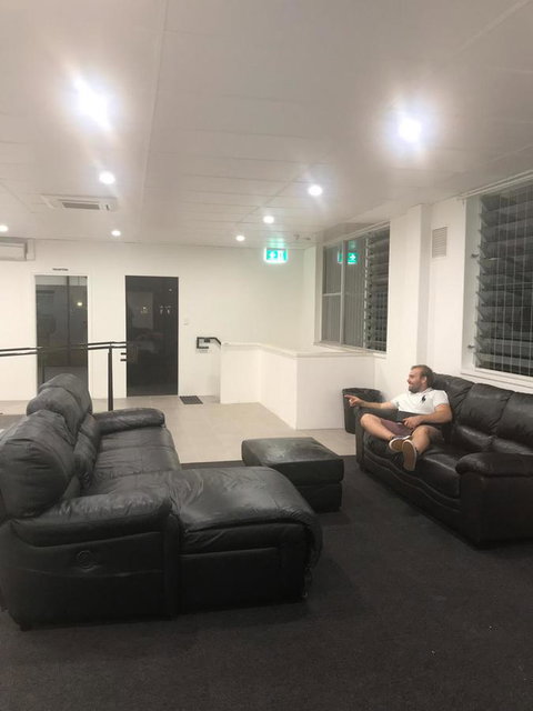 Perth City Backpackers Hostel - Note - Valid Passport Required To Check In - Australia Accommodation 12