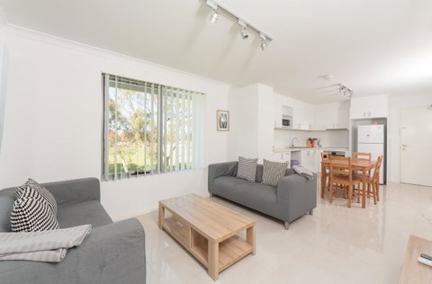 Yaran Suites - Australia Accommodation 1
