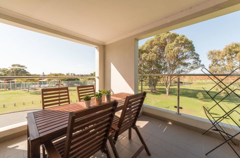Yaran Suites - Australia Accommodation 37