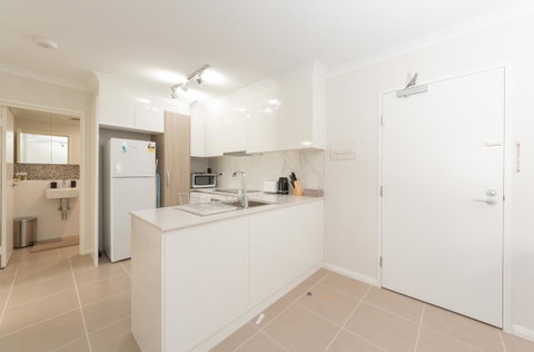 Yaran Suites - Australia Accommodation 28