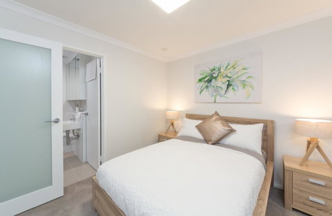 Yaran Suites - Australia Accommodation 17