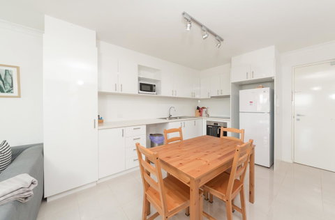 Yaran Suites - Australia Accommodation 41