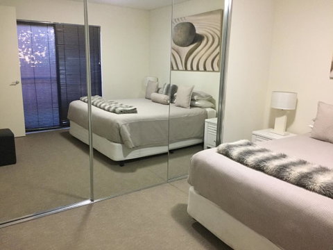 Parklane Apartments - Australia Accommodation 10