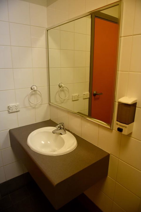 The Emperors Crown Hostel - Australia Accommodation 36