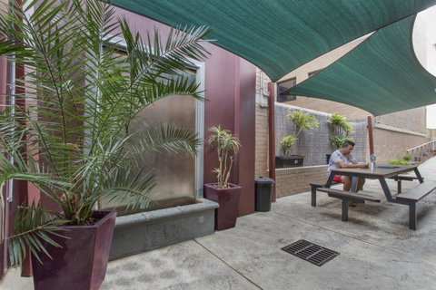 The Emperors Crown Hostel - Australia Accommodation 12