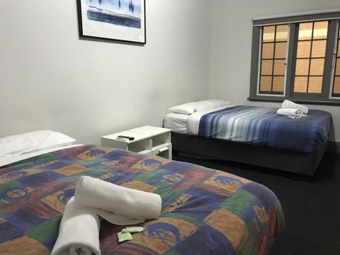 The Emperors Crown Hostel - Australia Accommodation 8