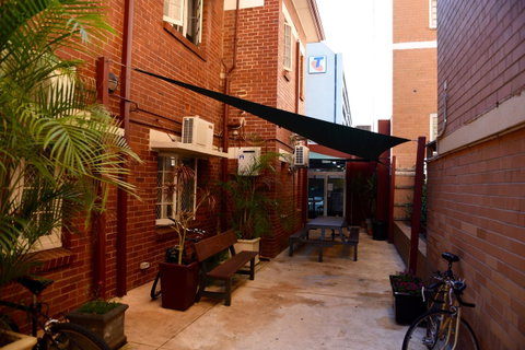 The Emperors Crown Hostel - Australia Accommodation 10