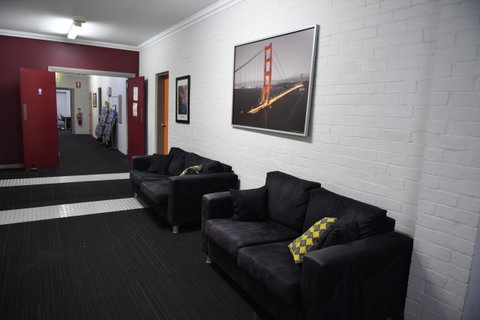 The Emperors Crown Hostel - Australia Accommodation 9