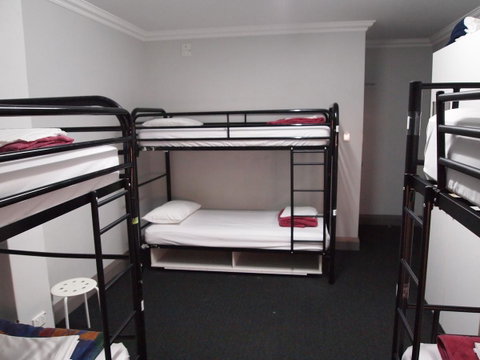 The Emperors Crown Hostel - Australia Accommodation 11