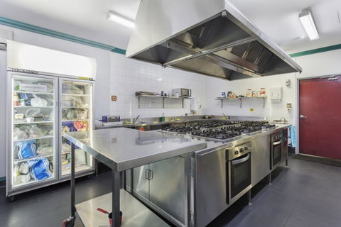 The Emperors Crown Hostel - Australia Accommodation 18