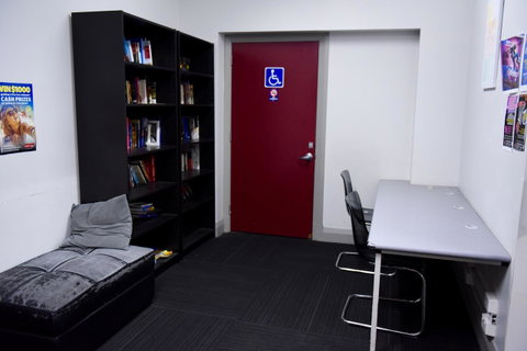 The Emperors Crown Hostel - Australia Accommodation 5