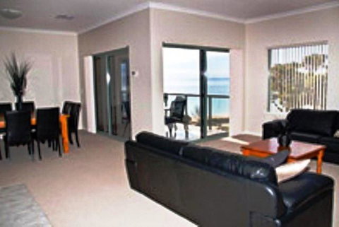 Boardwalk By The Beach - Australia Accommodation 7