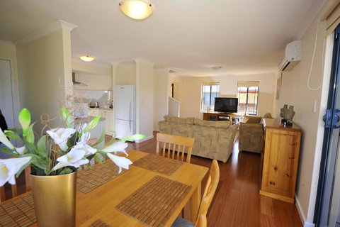 Palm Beach Manor - Australia Accommodation 2