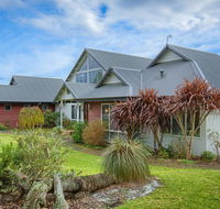 Glenelg on King Bed  Breakfast - Australia Accommodation