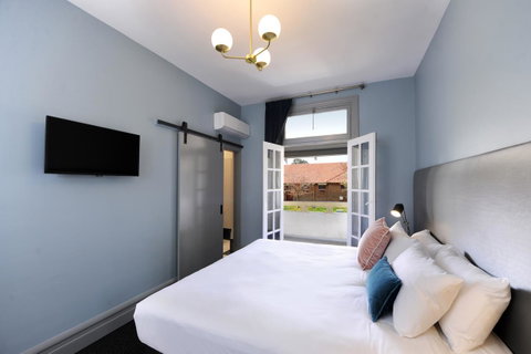 The Stirling Arms Hotel - Australia Accommodation 6