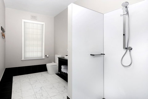The Stirling Arms Hotel - Australia Accommodation 9