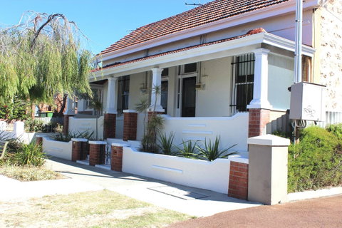 Captain\'s Heritage Cottage - Central Fremantle 2 Bedroom Historic Cottage - Australia Accommodation 0