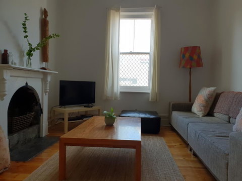 Captain\'s Heritage Cottage - Central Fremantle 2 Bedroom Historic Cottage - Australia Accommodation 2