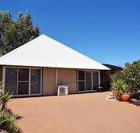 Osprey Holiday Village Unit 110 - Wake up to the birds in your 4 poster bed with a view - Australia Accommodation