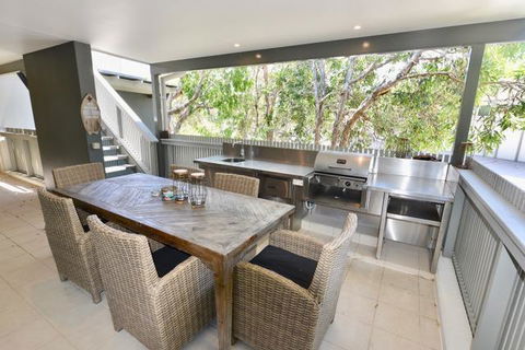 East On Byron - Australia Accommodation 11
