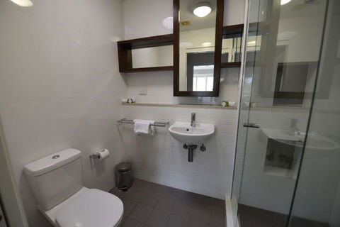 East On Byron - Australia Accommodation 9