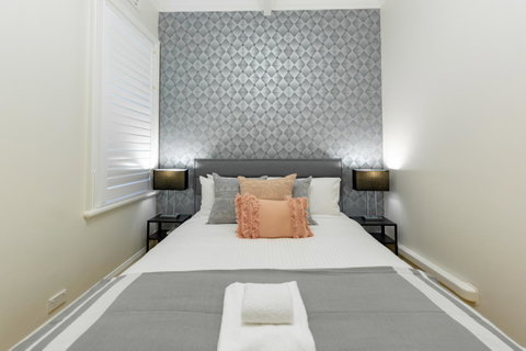 Heritage Townhouse Near Harbour Bridge - Australia Accommodation 11