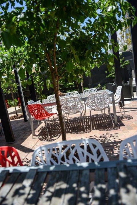 Crossroads Hotel - Australia Accommodation 24