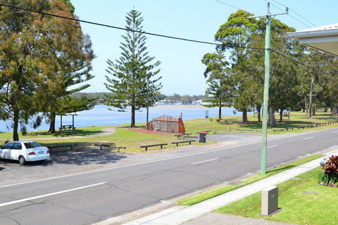 Sundial Holiday Units - Australia Accommodation 10