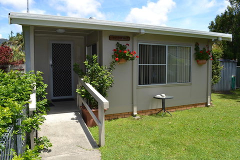 Sundial Holiday Units - Australia Accommodation 8