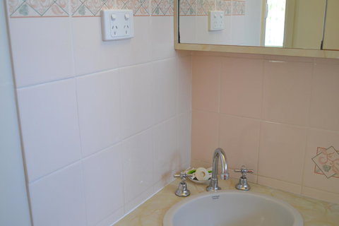 Sundial Holiday Units - Australia Accommodation 43