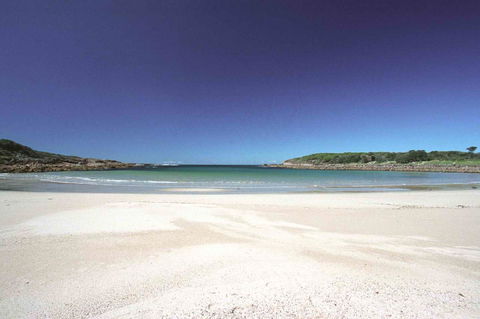 On The Beach Getaway - Australia Accommodation 14