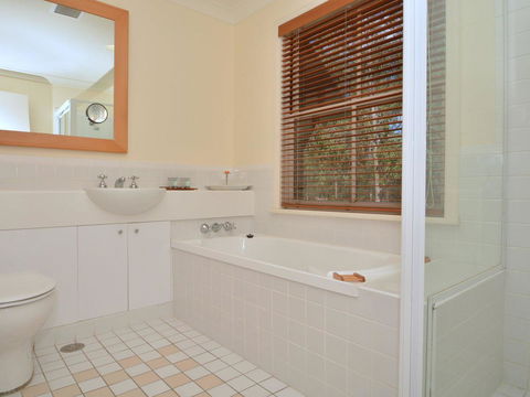 Villa 2br Prosecco Villa Located Within Cypress Lakes Resort - Australia Accommodation 13