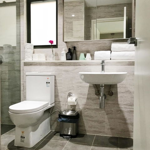 Modern & Cosy 2-Bedroom Apartment Hornsby - Australia Accommodation 12