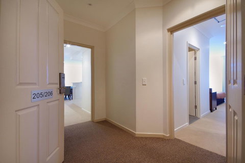 Macquarie Waters Boutique Apartment Hotel - Australia Accommodation 7