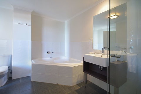 Macquarie Waters Boutique Apartment Hotel - Australia Accommodation 28