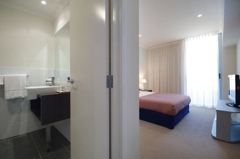 Macquarie Waters Boutique Apartment Hotel - Australia Accommodation 22